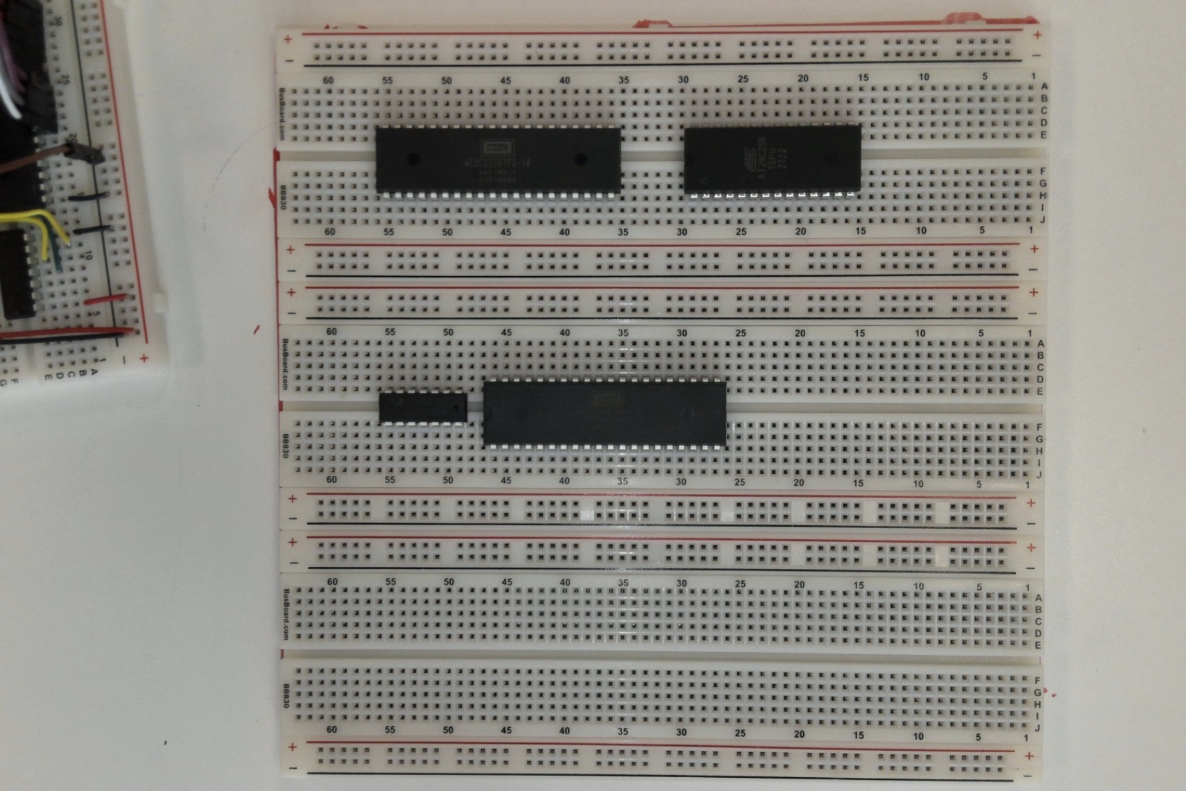 Insert all ICs into the breadboards.